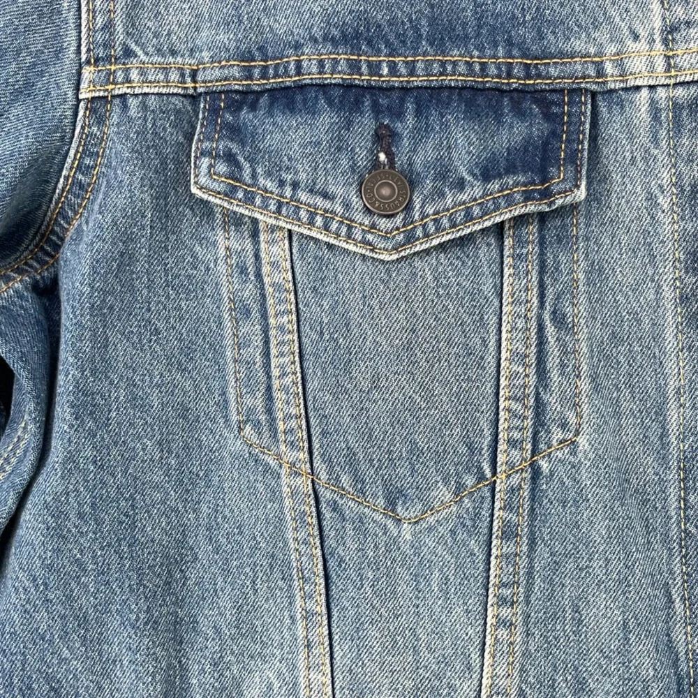 Levi's Trucker Denim Jacket Men XL Blue Relaxed Fit Embroidered Logo A5782-0080